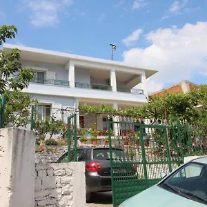 Pensión Meto, Sarandë